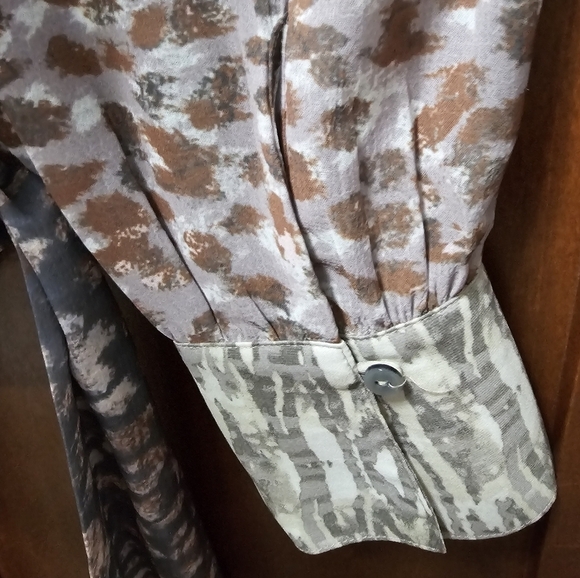 NWT Mystery wrap blouse. Med - Picture 8 of 13